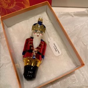 NWT GLASS NUTCRACKER ORNAMENT.